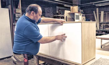 EFS-Mitarbeiter am testen